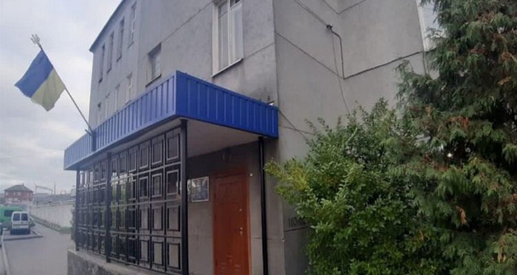 Вінницький тюремник жорстоко побив відвідувача кафе